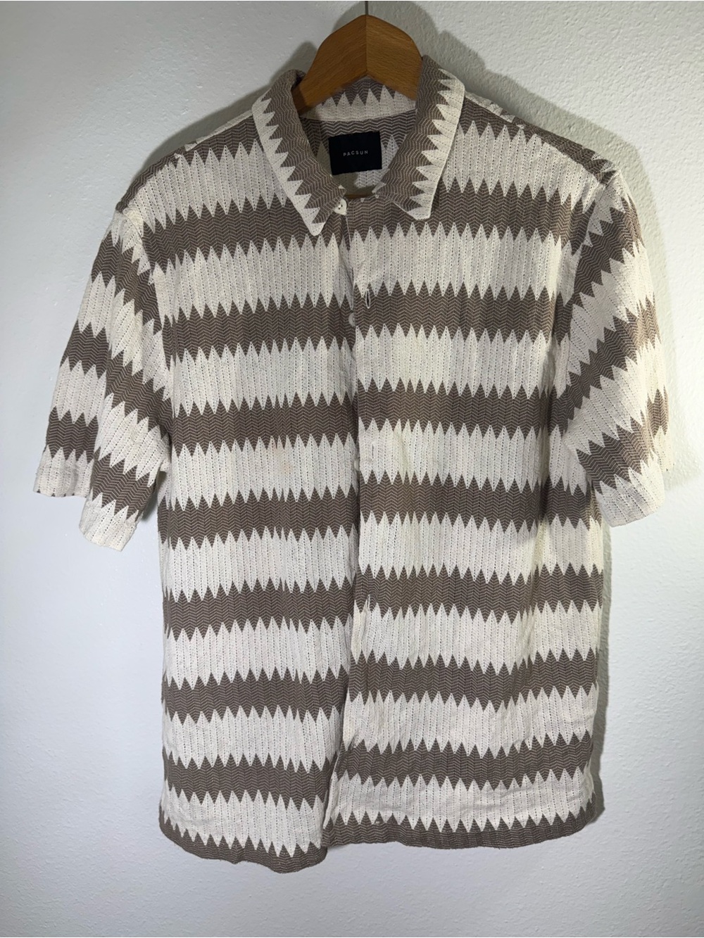 Pacsun Mens Knit Short-Sleeve Polo Sweater Cream Tan Zigzag Stripe Medium